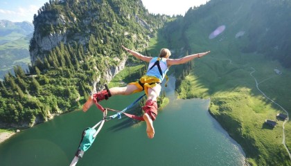 开云体育APP下载-冰与火的交响，当绝杀与传奇在竞技场同时上演