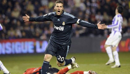 开云下载-雄鹿压哨绝杀雷霆，浓眉关键先生闪耀全场