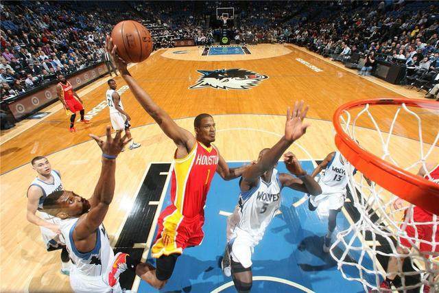 鹈鹕逆转猛龙，周琦带队取胜